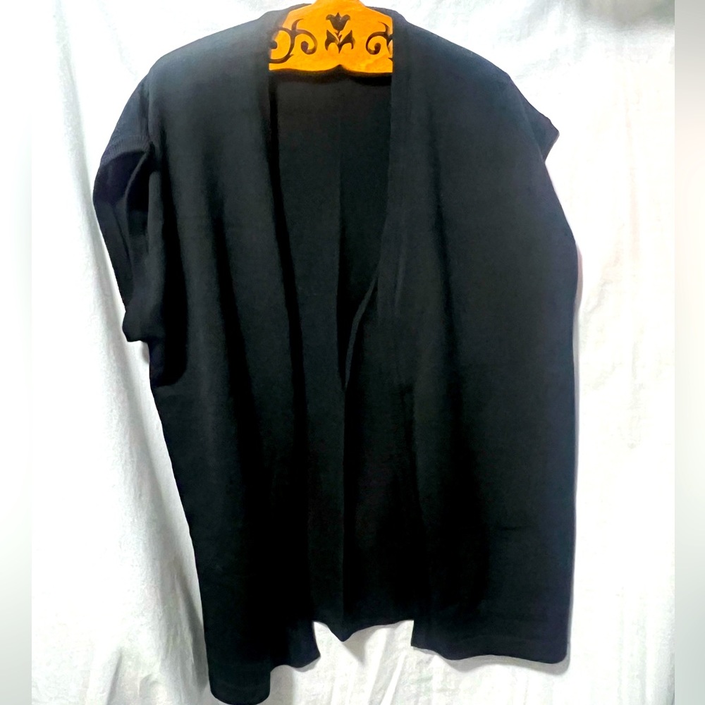 Notice woman’s cardigan size 42